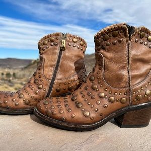 NEW Cobbler bed stu Studded side-zip Italian Leather Heel Boot